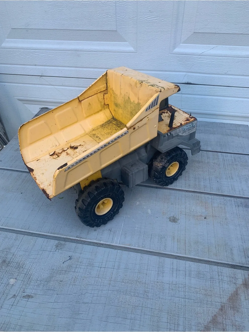 Vintage 1999 Mighty Tonka Dump Truck Model 768 Pressed Steel XMB-975